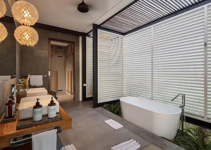 La Maison D'ulysse - Luxury 4-bedroom With Pool In Canggu