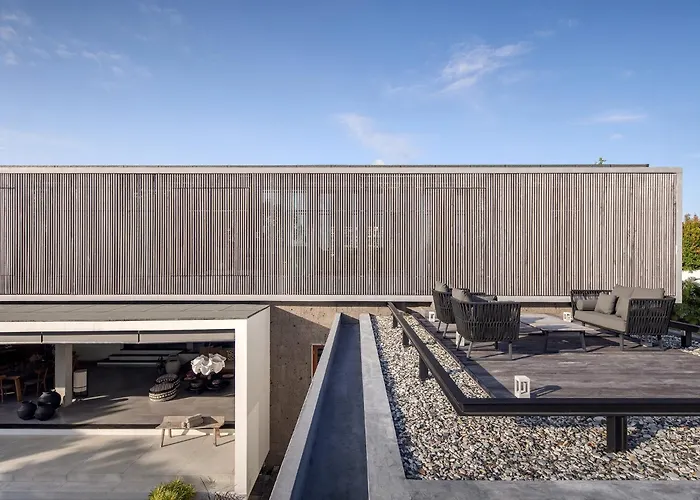 La Maison D'ulysse - Luxury 4-bedroom With Pool In Canggu 科洛布坎