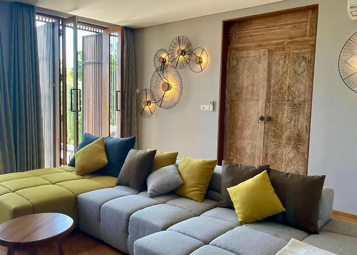 La Maison D'ulysse - Luxury 4-bedroom With Pool In Canggu 科洛布坎